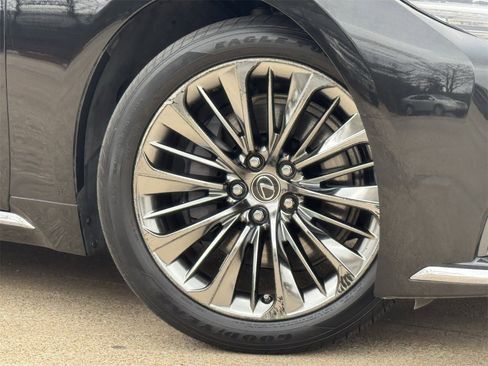 Used 2021 Lexus LS 500 w/ Accessory Package (Z2) image 30