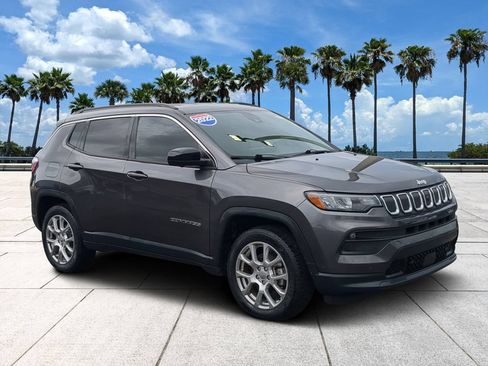 Used 2022 Jeep Compass Latitude AWD/4WD image 6
