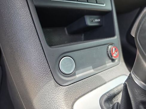 Used 2017 Volkswagen Tiguan S FWD image 28