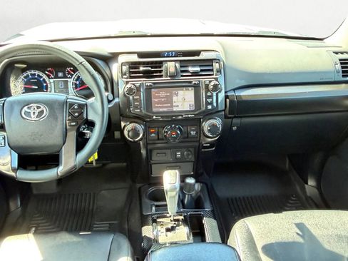 Used 2018 Toyota 4Runner TRD Off-Road Premium AWD/4WD image 17