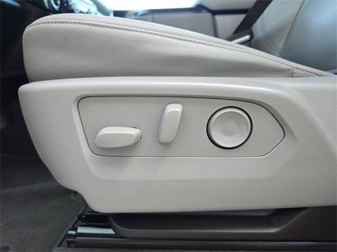 Certified 2024 GMC Sierra 1500 SLT image 19