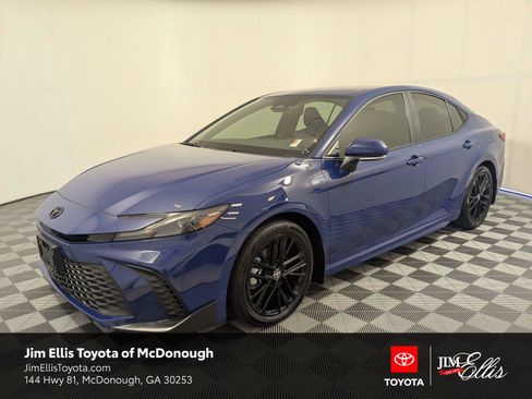 Used 2026 Toyota Camry SE FWD image 1