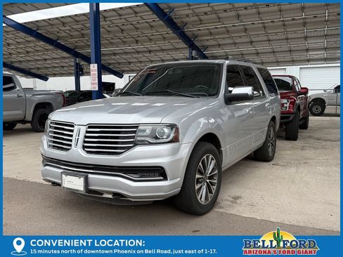 Used 2015 Lincoln Navigator 4WD image 2