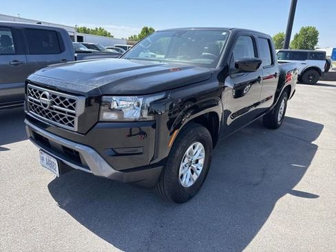 Used 2024 Nissan Frontier SV RWD image 3