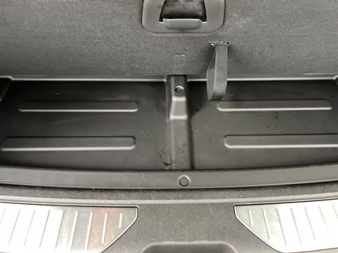 Used 2025 Chevrolet Suburban Z71 AWD/4WD image 46