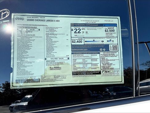 Used 2025 Jeep Grand Cherokee Laredo X w/ Luxury Tech Group I AWD/4WD image 14