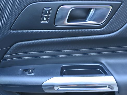 Used 2025 Ford Mustang GT Premium image 19