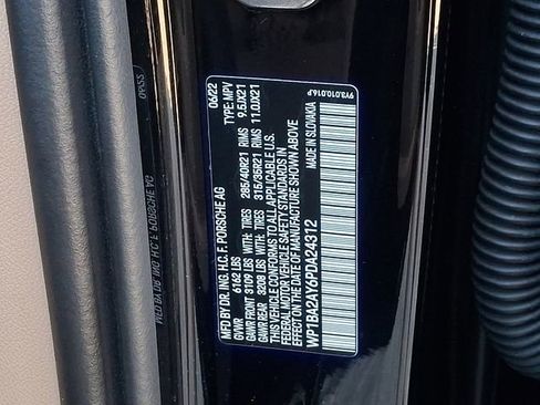 Certified 2023 Porsche Cayenne Platinum Edition image 31