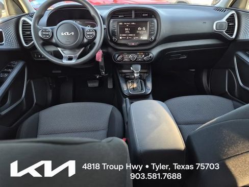 Certified 2025 Kia Soul LX w/ LX Technology Package FWD image 21