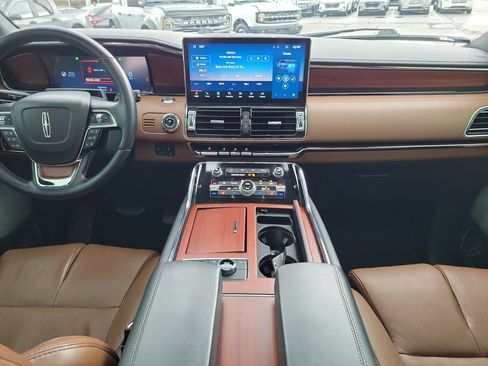 Certified 2022 Lincoln Navigator L Reserve AWD/4WD image 11