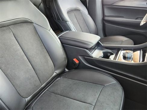 New 2025 Jeep Grand Cherokee Altitude image 9