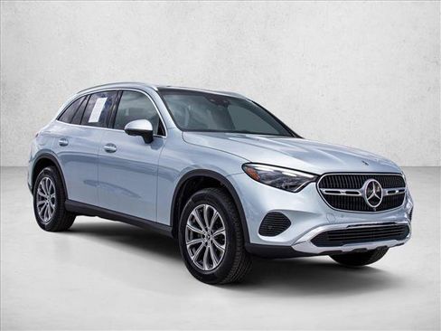 Used 2023 Mercedes-Benz GLC 300 4MATIC image 3