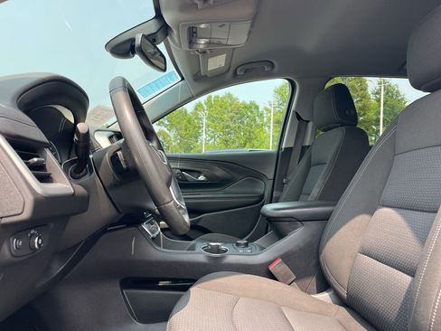 Used 2022 GMC Terrain SLE w/ Driver Convenience Package image 9