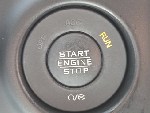 Used 2022 Jeep Wrangler Sport AWD/4WD image 34