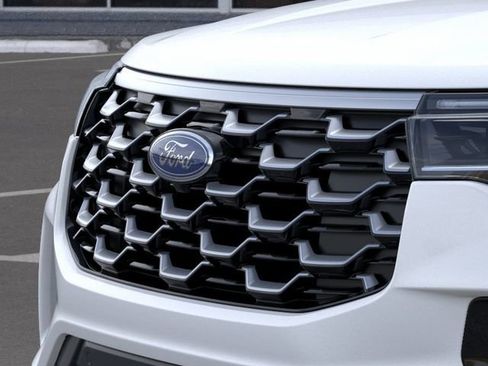 New 2026 Ford Explorer Platinum w/ LUX Leather Package image 17