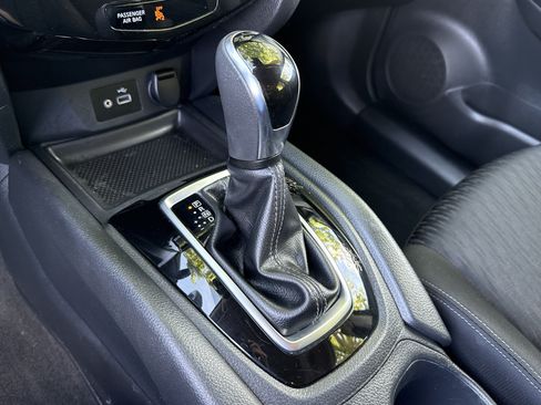 Used 2020 Nissan Rogue S AWD/4WD image 29