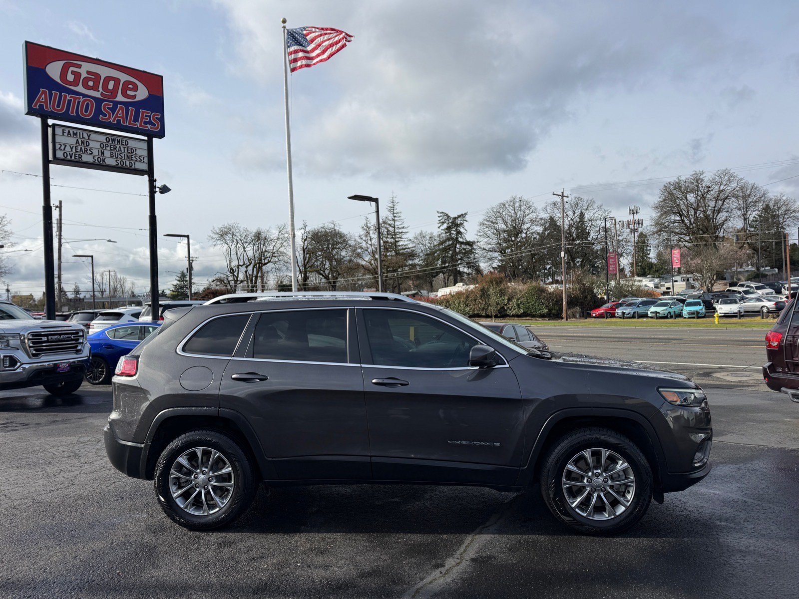 Used 2019 Jeep Cherokee Latitude Plus w/ Comfort/Convenience Group AWD/4WD image 11