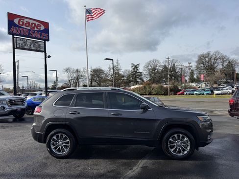 Used 2019 Jeep Cherokee Latitude Plus w/ Comfort/Convenience Group AWD/4WD image 11
