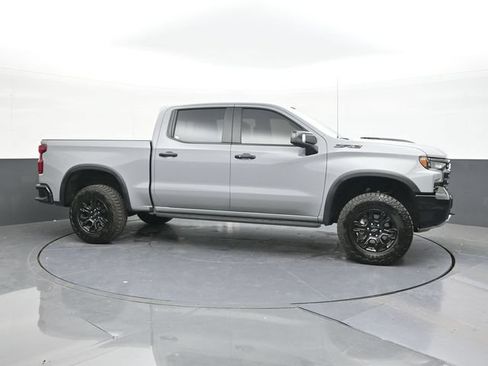 Used 2024 Chevrolet Silverado 1500 ZR2 w/ Technology Package AWD/4WD image 18