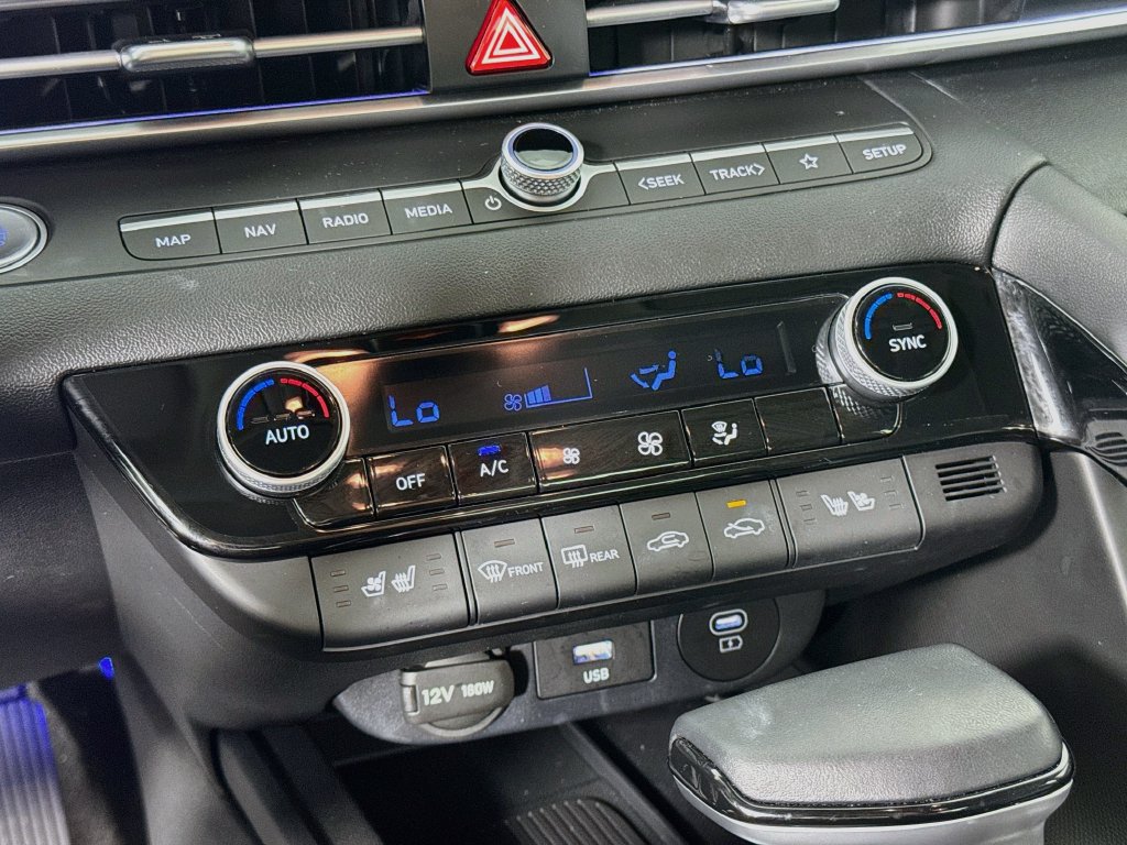 Certified 2025 Hyundai Elantra Limited FWD image 16