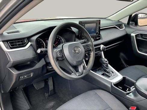 Used 2022 Toyota RAV4 LE FWD image 17