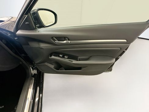 Used 2024 Nissan Altima 2.5 SL FWD image 33