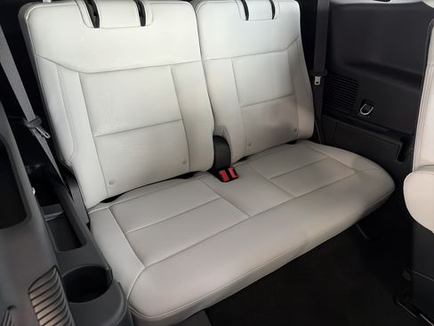 Used 2026 Ford Explorer Platinum w/ LUX Leather Package AWD/4WD image 16