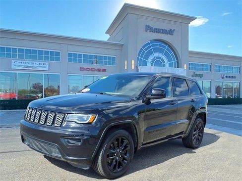 Certified 2021 Jeep Grand Cherokee Laredo X image 1