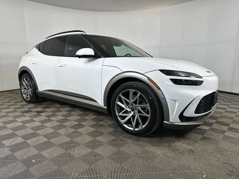 Used 2023 Genesis GV60 Advanced image 2