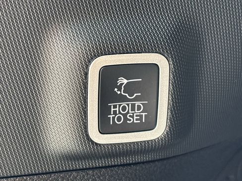 New 2025 Jeep Grand Cherokee Limited image 9