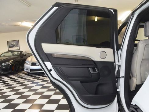 Used 2020 Land Rover Discovery HSE Luxury image 31