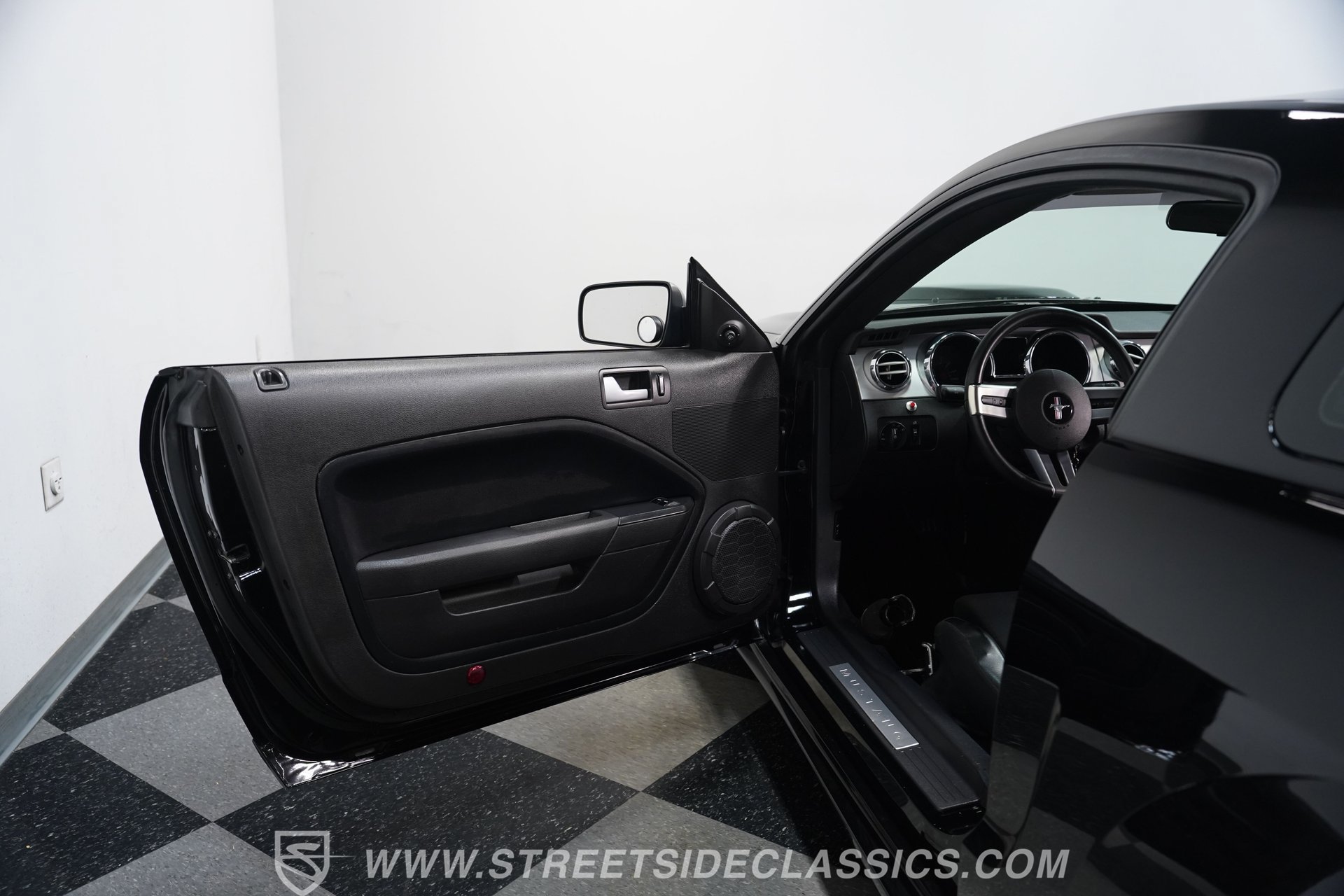 Used 2006 Ford Mustang GT RWD image 35