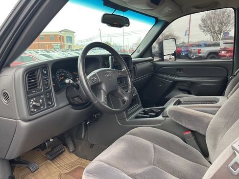 Used 2005 GMC Sierra 1500 SLE w/ Off-Road Package image 7