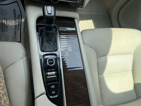 Used 2016 Volvo XC90 T6 Momentum w/ Momentum Plus Package AWD/4WD image 30