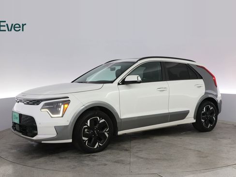 Used 2024 Kia Niro Wave w/ Wave Preserve Package image 18