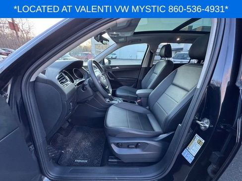 Used 2021 Volkswagen Tiguan SE w/ Panoramic Sunroof Package image 28