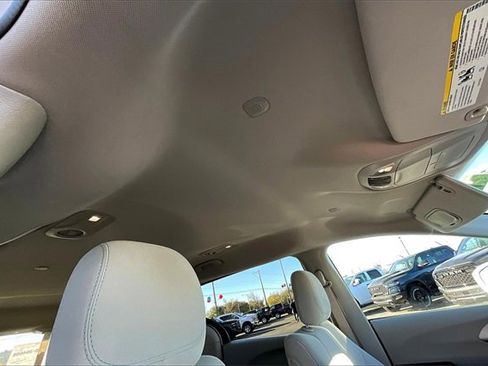 Used 2017 Chrysler Pacifica Touring Plus image 17