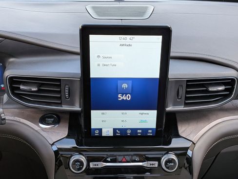 Certified 2023 Ford Explorer Platinum w/ Technology Package image 20