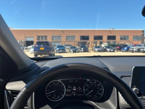 Used 2025 Chevrolet Equinox LT AWD/4WD image 32