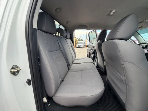 Used 2017 Toyota Tacoma SR5 w/ Tow Package RWD image 19