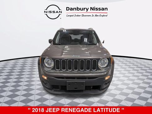 Used 2018 Jeep Renegade Latitude w/ Cold Weather Group AWD/4WD image 9