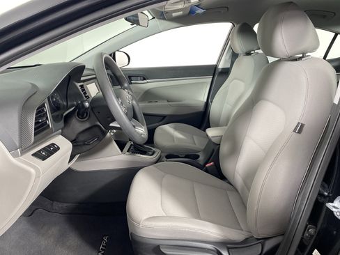 Used 2020 Hyundai Elantra SE FWD image 14