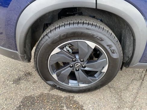 Used 2025 Nissan Rogue SV AWD/4WD image 14