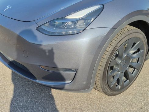 Used 2023 Tesla Model Y Long Range AWD/4WD image 9