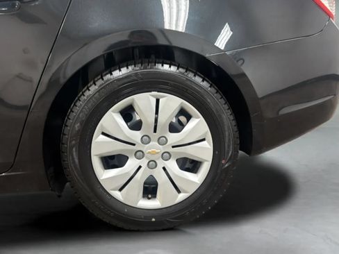 Used 2013 Chevrolet Cruze LS FWD image 25