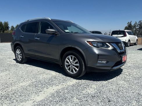 Used 2018 Nissan Rogue SV w/ Premium Package AWD/4WD image 10