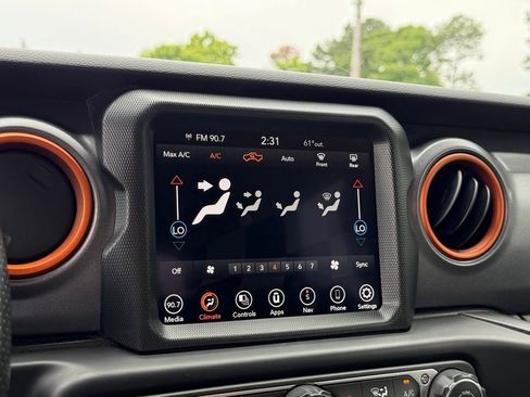 Used 2023 Jeep Gladiator Mojave AWD/4WD image 19
