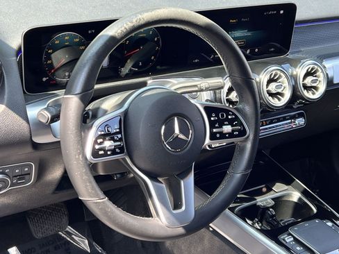 Used 2021 Mercedes-Benz GLB 250 image 21
