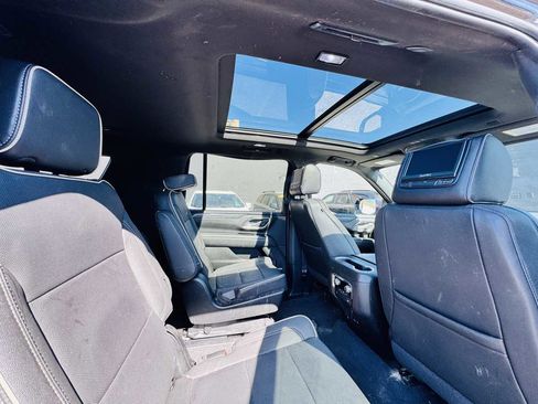 Used 2023 GMC Yukon XL SLT AWD/4WD image 16