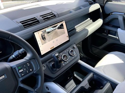 Used 2025 Land Rover Defender 110 S image 32
